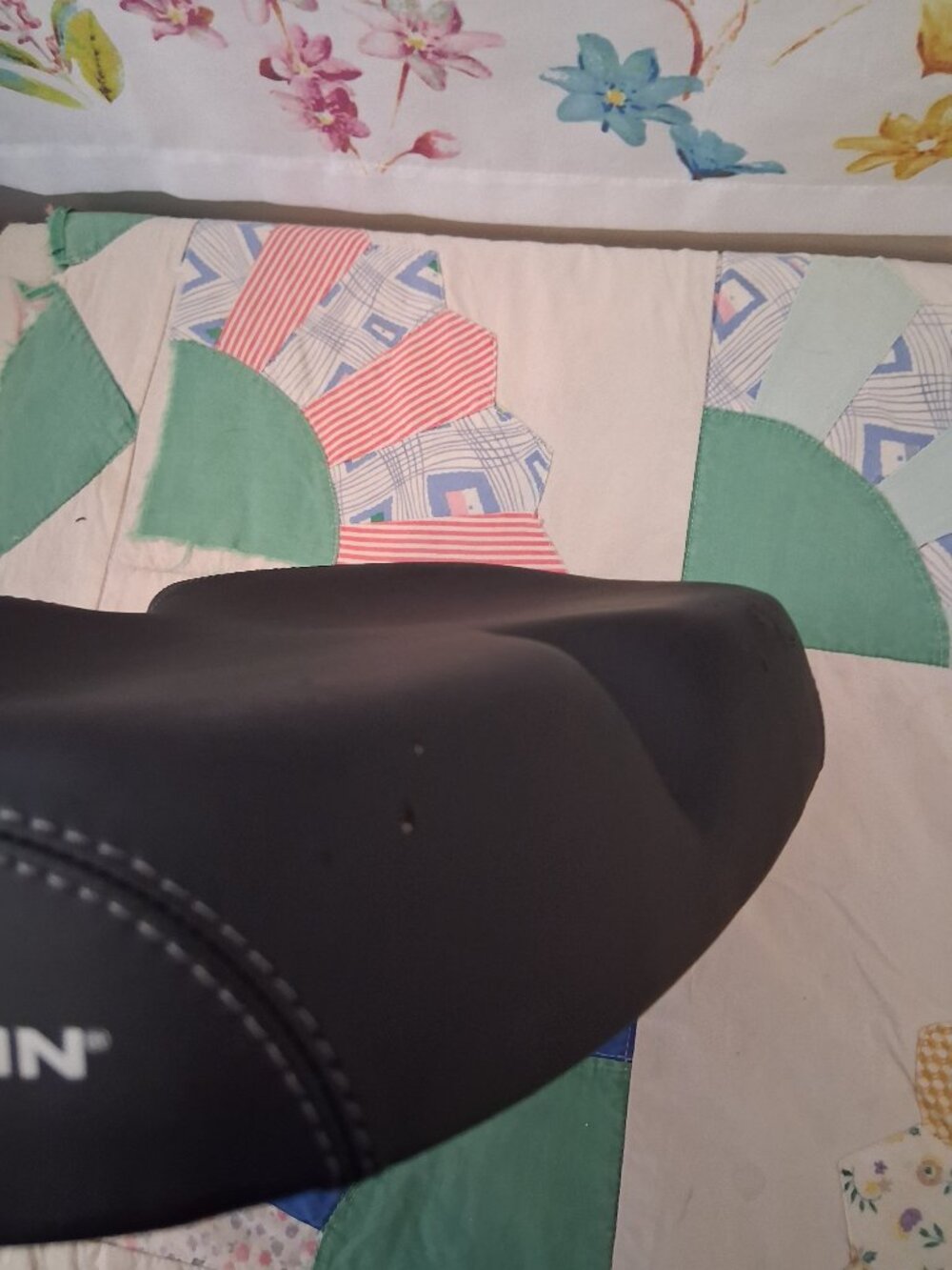 Schwinn Cruise Noseless Foam Bicycle Saddle, Black - Picture 10 of 13